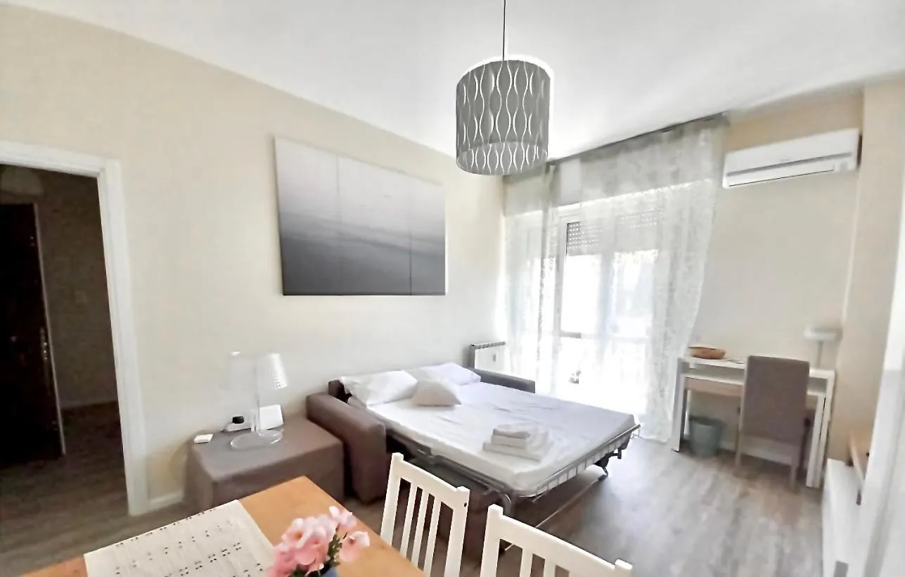 Lovely Suite With Private Parking In كومو شقة